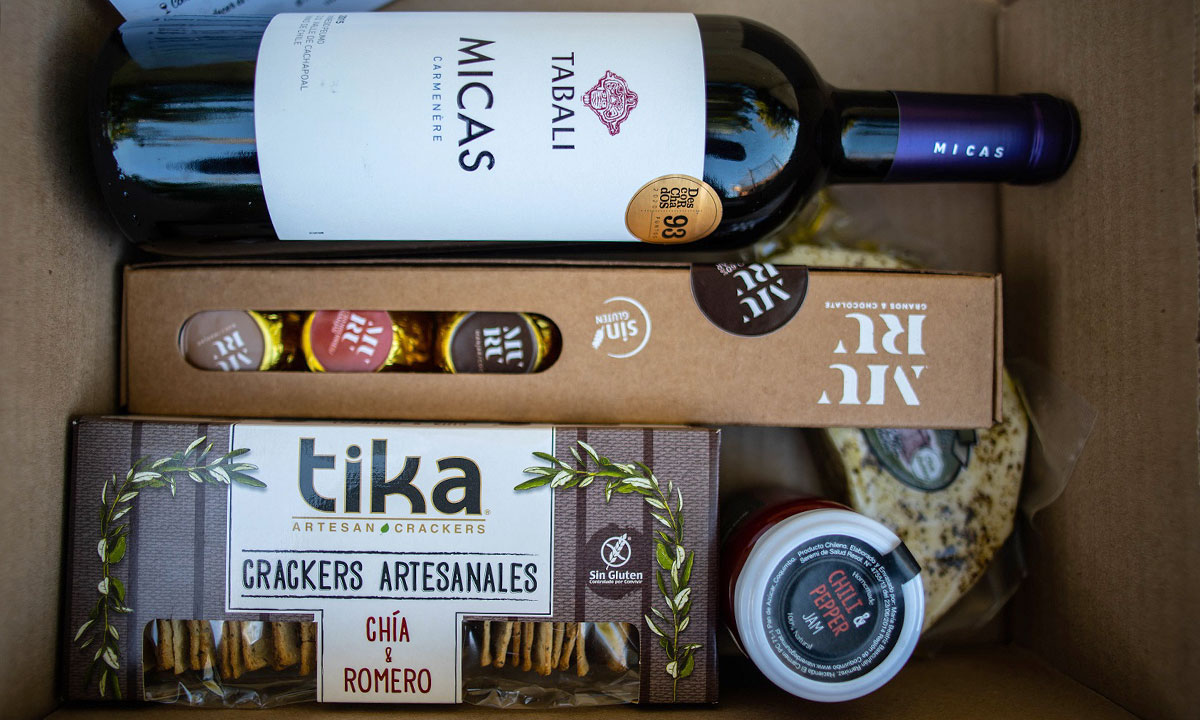 Cajas am & Glup prometen un viaje sensitivo con buenos vinos y productos locales 