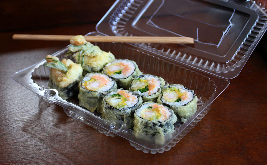 Emperador Roll con salmn ahumado y camarn tempura